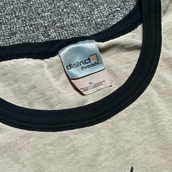 District Threads Tan California Sailboat Graphic Y2K Ringer Tee Size XL - Picture 3 of 6